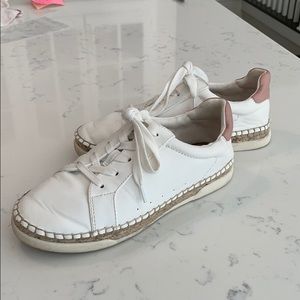 White sneaker with cute jute braiding